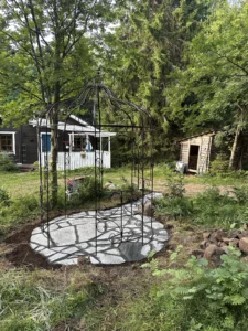 Liuskekivetys & pergola